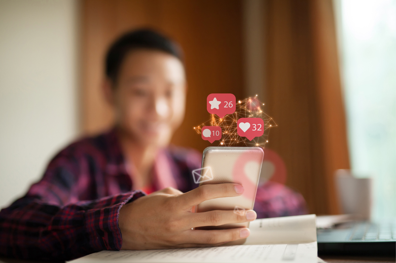 Como conversar com meu filho sobre redes sociais de forma saudável